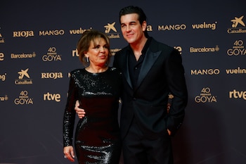 Mario Casas y su madre,