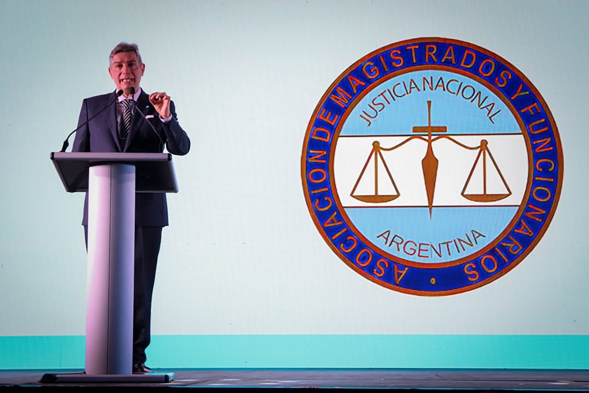 El presidente de la Corte Suprema y del Consejo de la Magistratura, Horacio Rosatti, destacó que se intensificó el análisis de la conducta de los jueces (@amfjnargentina)