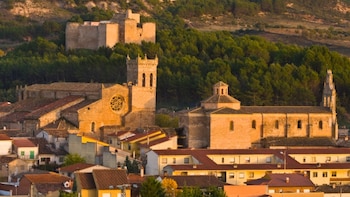 La joya monumental de la Alcarria: un bonito pueblo cerca de Madrid con un castillo del siglo XIV y un convento reconvertido en centro cultural