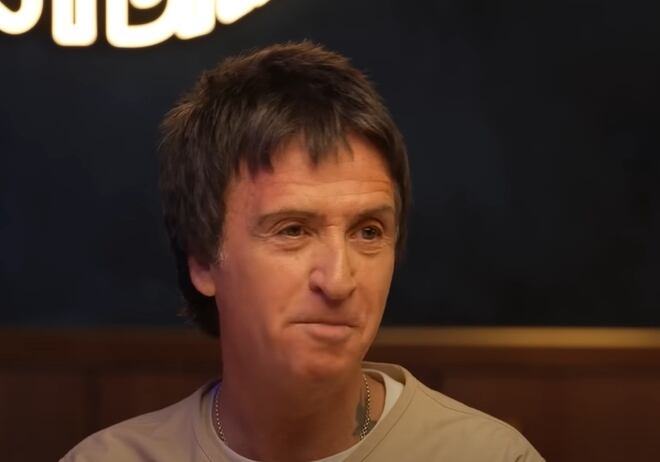 Johnny Marr se rehusó a aceptar una oferta de dinero que implicara reunirse con su ex compañero Morrissey. (Créditos: YouTube / The Overlap)
