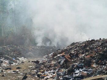 El humo tóxico del incendio en el botadero de Bahía Solano se ha extendido hasta 18 kilómetros, afectando la salud de miles de residentes y llegando al corregimiento El Valle - crédito Minuto 30