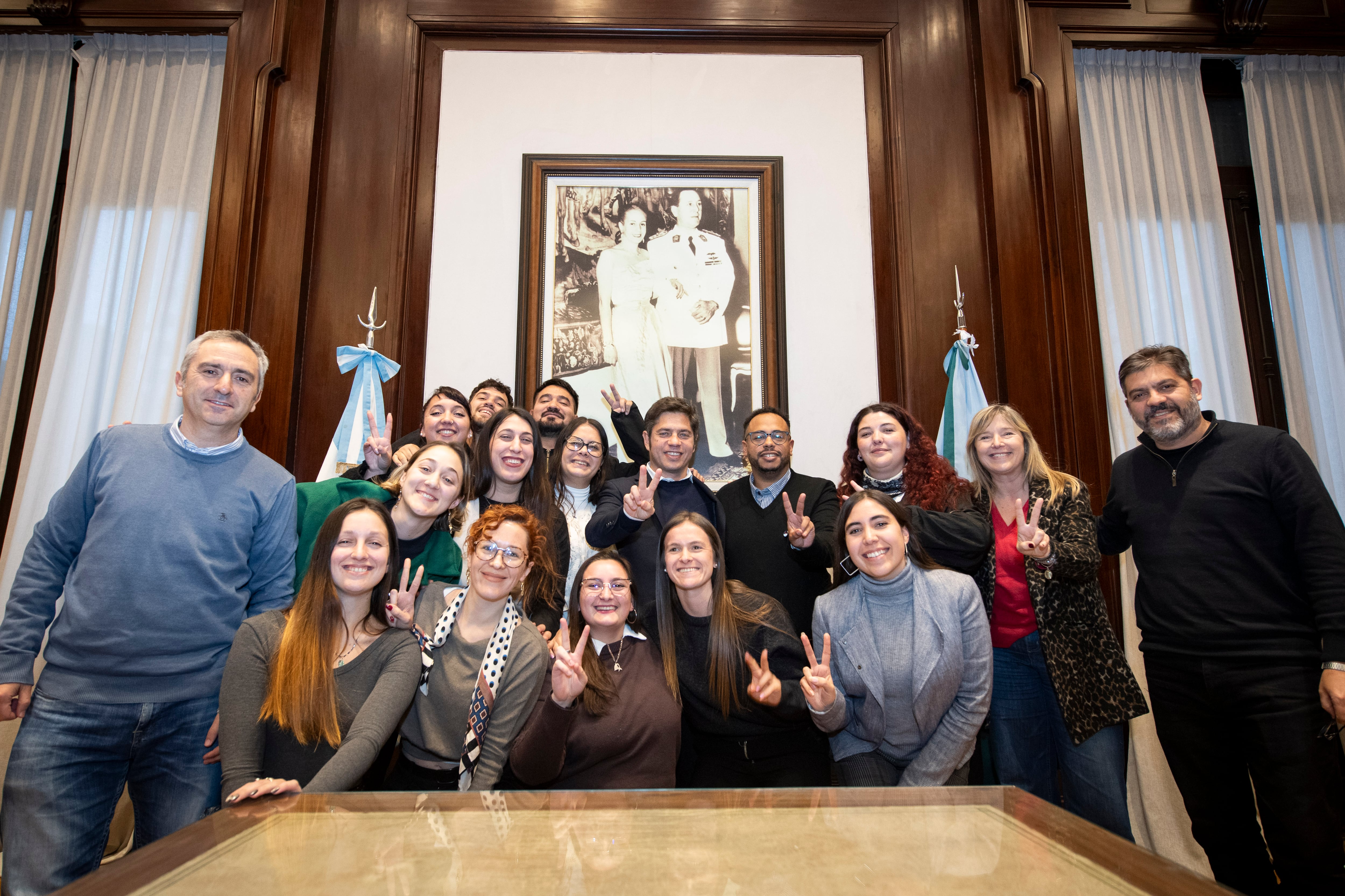 Axel Kicillof junto a integrantes del MD Juventud durante un encuentro en La Plata