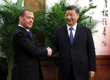 Dmitri Medvedev y Xi Jinping