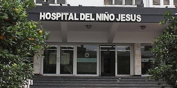 La paciente permanece internada en el Hospital del Niño Jesús, donde es asistida por un equipo interdisciplinario