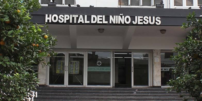 La paciente permanece internada en el Hospital del Niño Jesús, donde es asistida por un equipo interdisciplinario