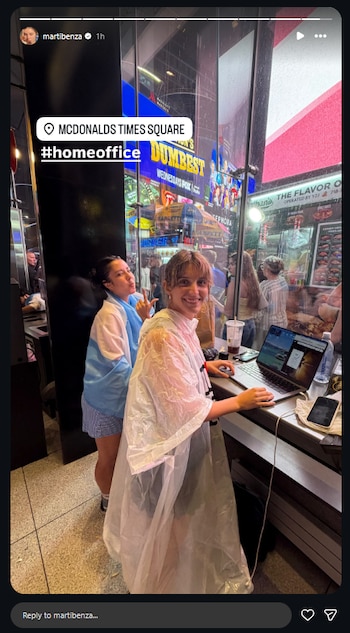 Marti Benza montó su redacción en un restaurante de Times Square y editó contenido