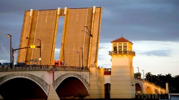 El puente Royal Park, en