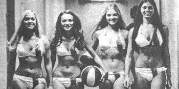 Caption: Las Mutiny Girls eran