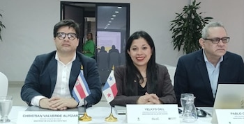 En el orden usual, los directores generales de los ministerios de Salud de Costa Rica y Panamá, Christian Valverde y Yelkys Gill, junto al jefe nacional de Epidemiología de Panamá, Pablo González. (Minsa)