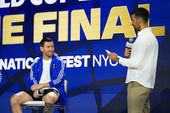 Messi y Djokovic compartieron unos minutos en un evento previo a la final del Mundial 2026 entre Argentina y España (AP Foto/Frank Franklin II)