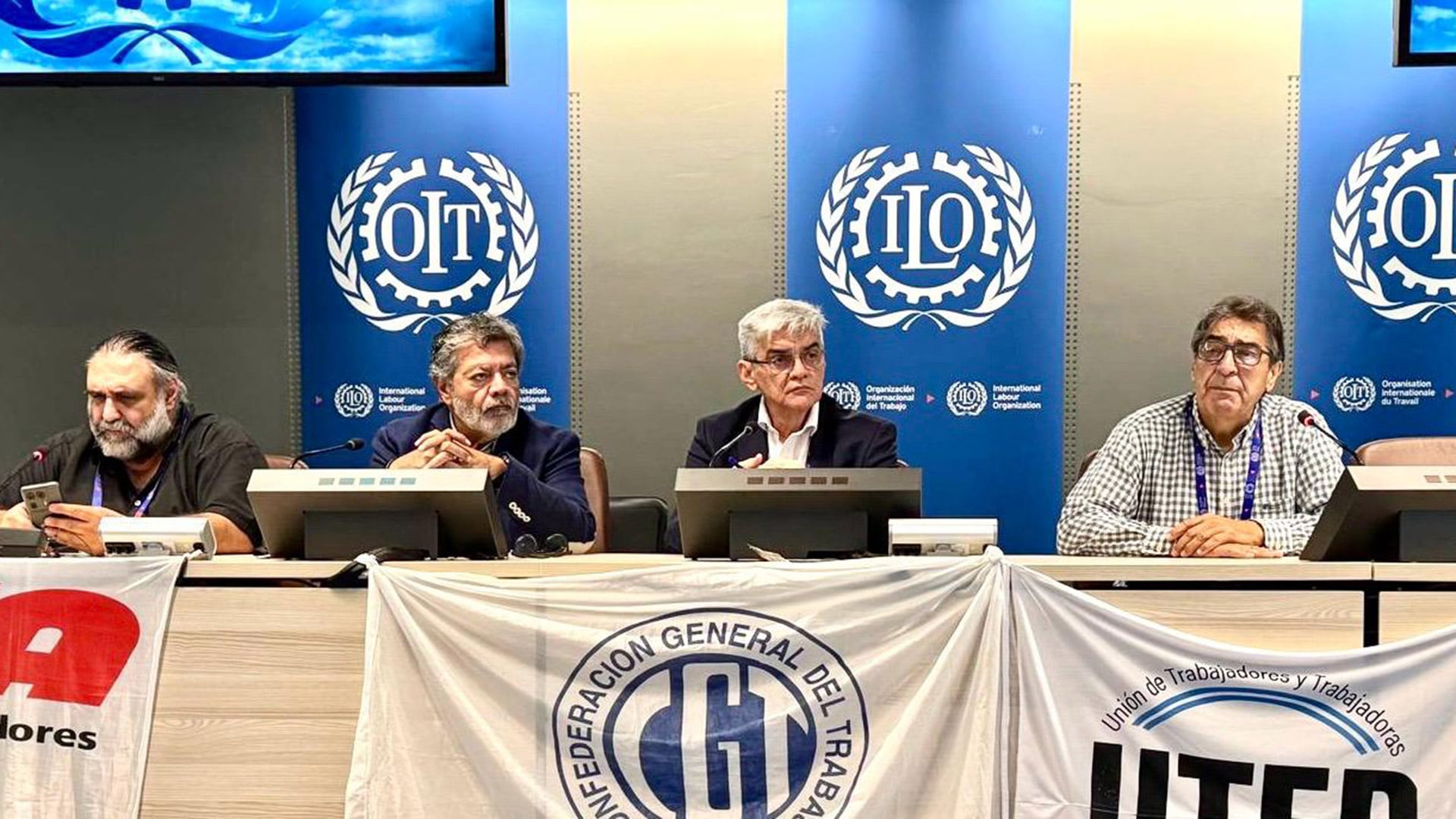 Roberto Baradel, Gerardo Martínez, Rafael Freire y Hugo Godoy, en el acto realizado en la OIT en 2025