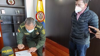 Ordenan arresto del director del