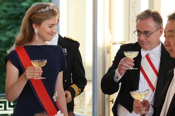 La princesa Elisabeth de Bélgica deslumbra en su debut ante los emperadores de Japón (Grosby)