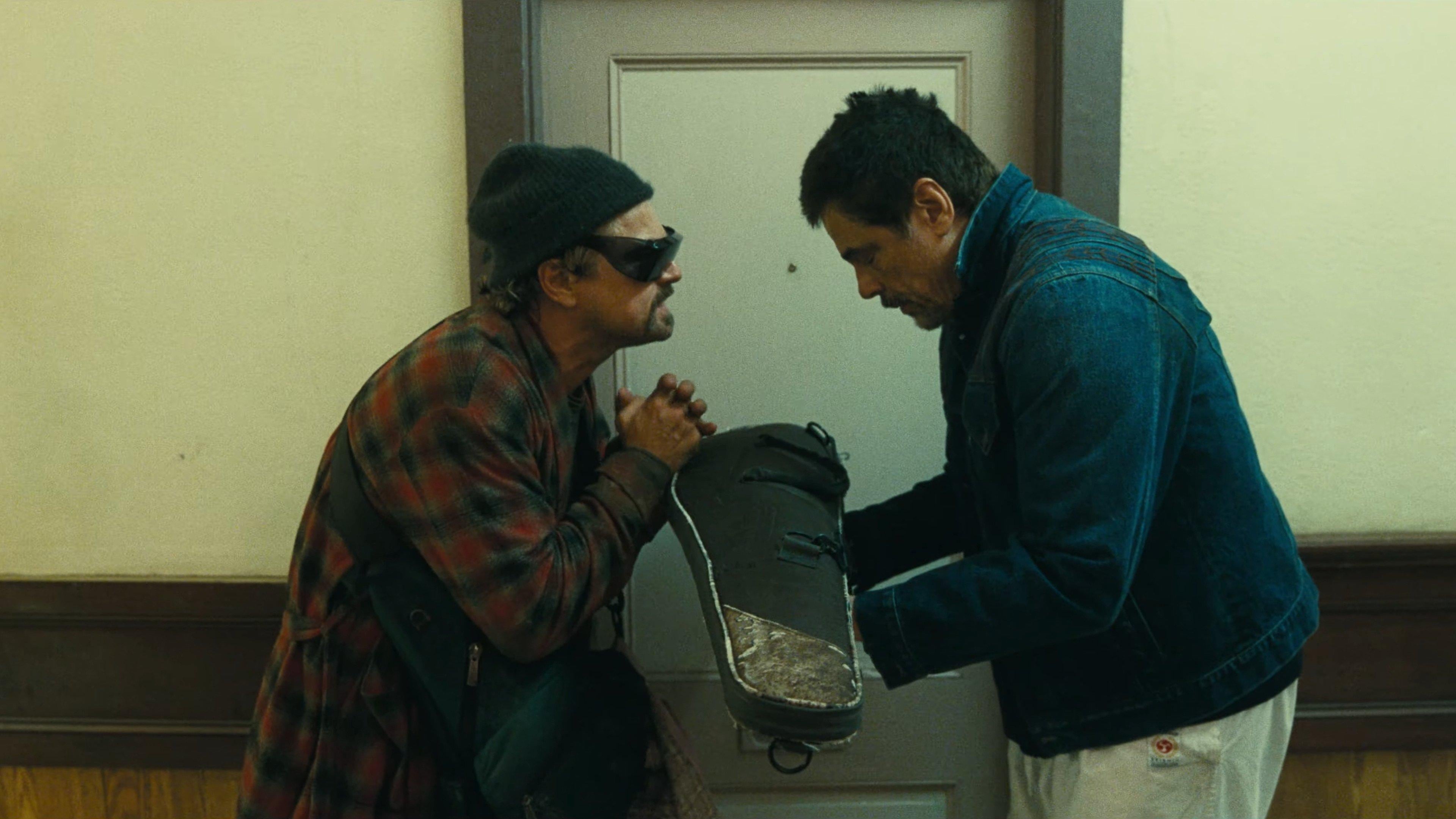 La participación de Benicio del Toro junto a Leonardo DiCaprio y actores debutantes resulta clave para la autenticidad en Una batalla tras otra (Warner Bros Pictures)