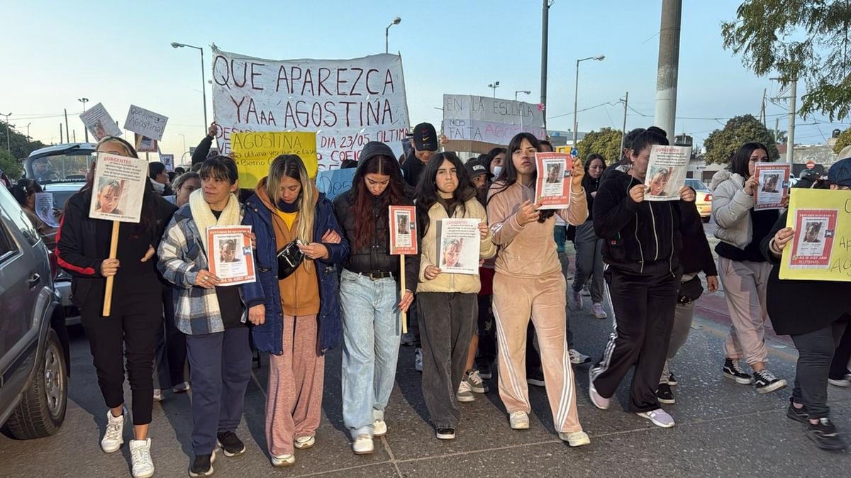 Familiares, amigos y vecinos de Agostina se concentraron en Avenida Alem y Rancagua para marchar y reclamar su aparición con vida (Foto: Cadena3)