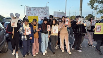 Familiares, amigos y vecinos de Agostina se concentraron en Avenida Alem y Rancagua para marchar y reclamar su aparición con vida (Foto: Cadena3)