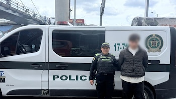 Persecución en Transmilenio terminó con la captura de un hombre que portaba marihuana: intentó huir lanzándose a la vía