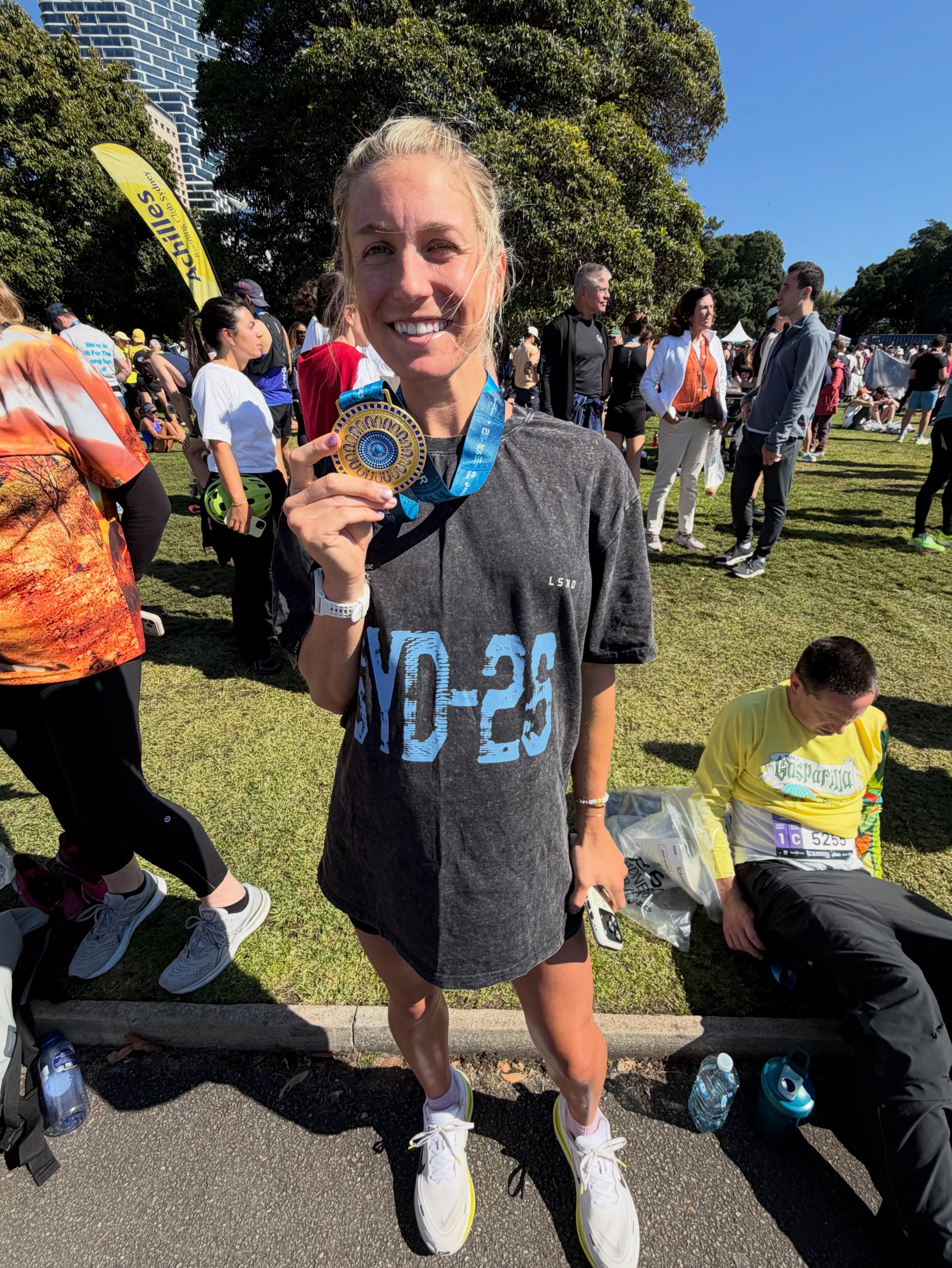 La prueba permite diferir la inscripción hasta tres años con un certificado médico, pero la atleta, ya embarazada, tomó la salida con aval profesional (Instagram: @_alianderson_)