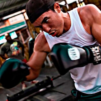 Eldric Sella se exilió de