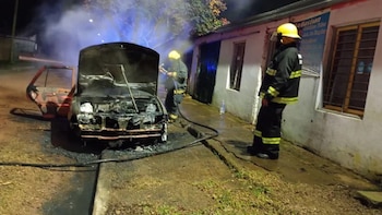 Incendiaron un auto, balearon una casa y la Justicia investiga si se trató de un ataque mafioso