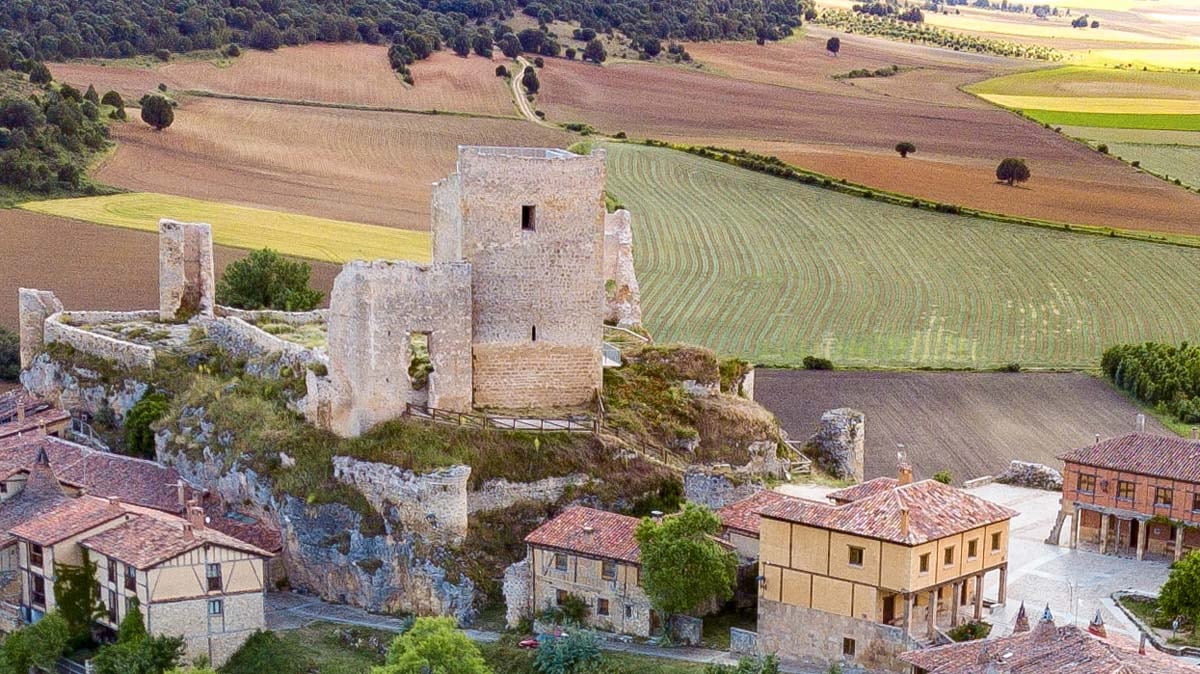 Calatañazor, uno de los mejores pueblos de Soria para ver el eclipse solar del 12 de agosto: tiene menos de 50 habitantes y es Conjunto Histórico-Artístico