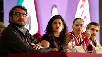 Andrés Manuel López Beltrán podría salir de la dirigencia de Morena. (Foto: X/Luisa Alcalde)