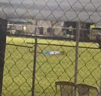 Tres personas, entre ellas un