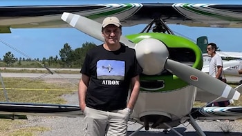 Dos avionetas chocaron en el aire durante un ensayo de acrobacias en Uruguay: murió un piloto experimentado