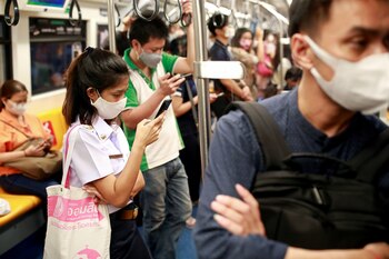 Pasajeros en un tren de