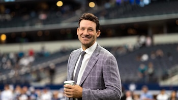CBS Sports puso en baja a Tony Romo hasta nuevo aviso tras su arresto y la viralización del video de su detención en Milwaukee