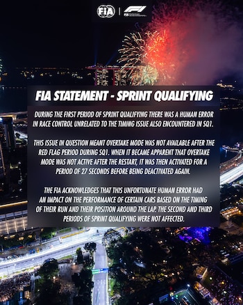 Texto en inglés titulado FIA Statement sobre una panorámica nocturna de un circuito urbano con fuegos artificiales en el fondo