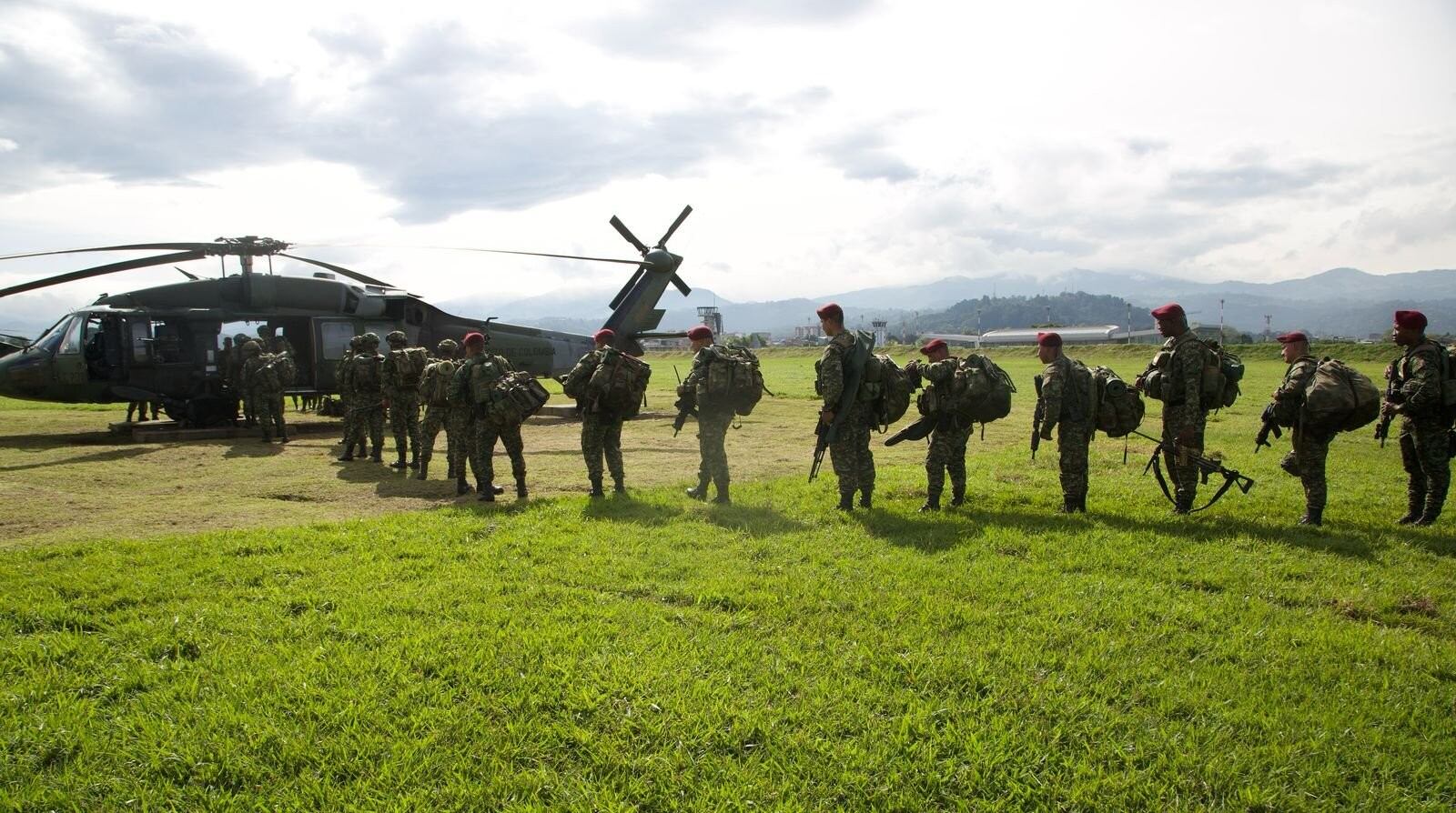 El ministro insistió en que hay zonas del país, como el cañón del Micay, donde existen riesgos en las elecciones de 2026 - crédito @COL_EJERCITO/X