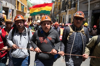 Manifestantes participan en protestas contra