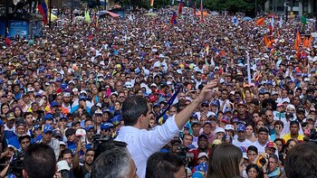 Masiva manifestación en Caracas encabezada