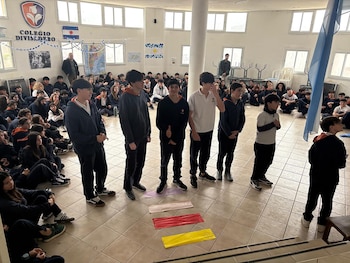 Al Divisadero asisten más de