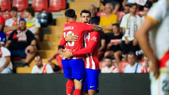 Simeone, con Giménez, Barrios, Griezmann,