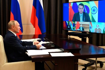 El presidente ruso, Vladimir Putin en un momento de su intervención en la cumbre de los países BRICS (Brasil, Rusia, la India, China y Sudáfrica). celebrada en formato de vídeo conferencia. EFE/EPA/ALEXEI NIKOLSKY/SPUTNIK