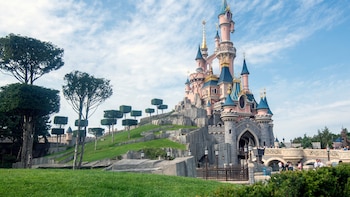 Disneyland París no ha recuperado ni la mitad del dinero invertido tras 30 años operativo pese a ser el parque internacional más rentable de la compañía