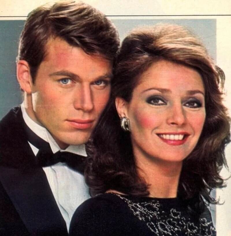 Hexum en Modelo Masculino junto a su compañera de elenco