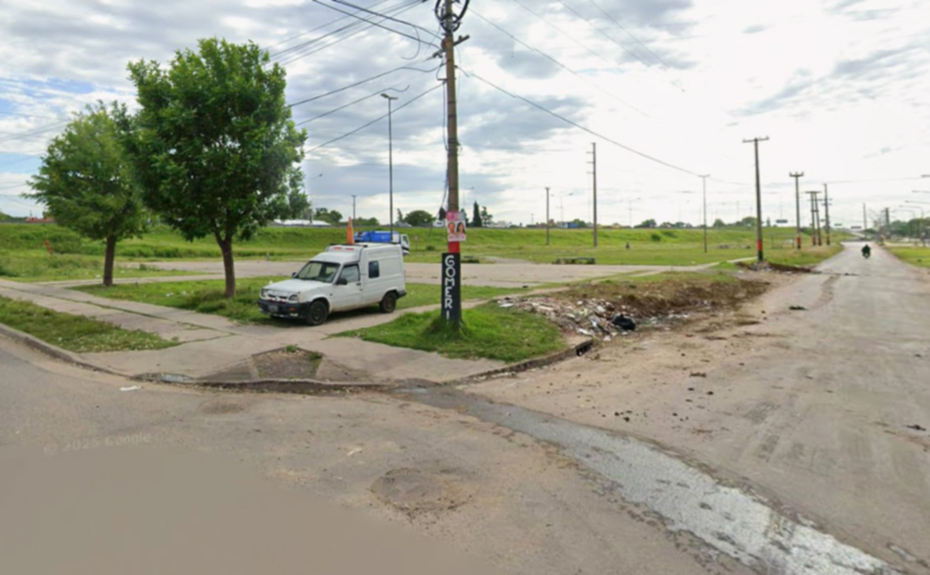 La intersección de calle España y Pasaje 5 de Agosto donde la víctima fue ultimada en 2019 (Google Maps)