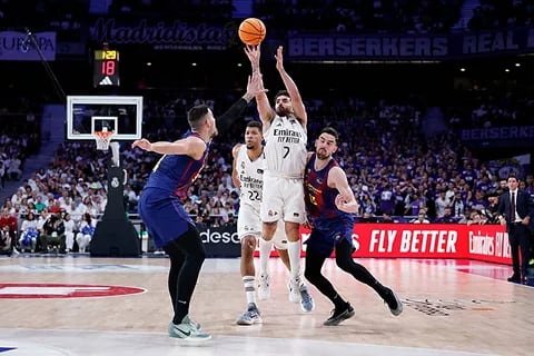 Pese a su destacada actuación con 15 unidades y 5 asistencias, Facu Campazzo no le pudo dar la victoria al Real Madrid (@RMBaloncesto)