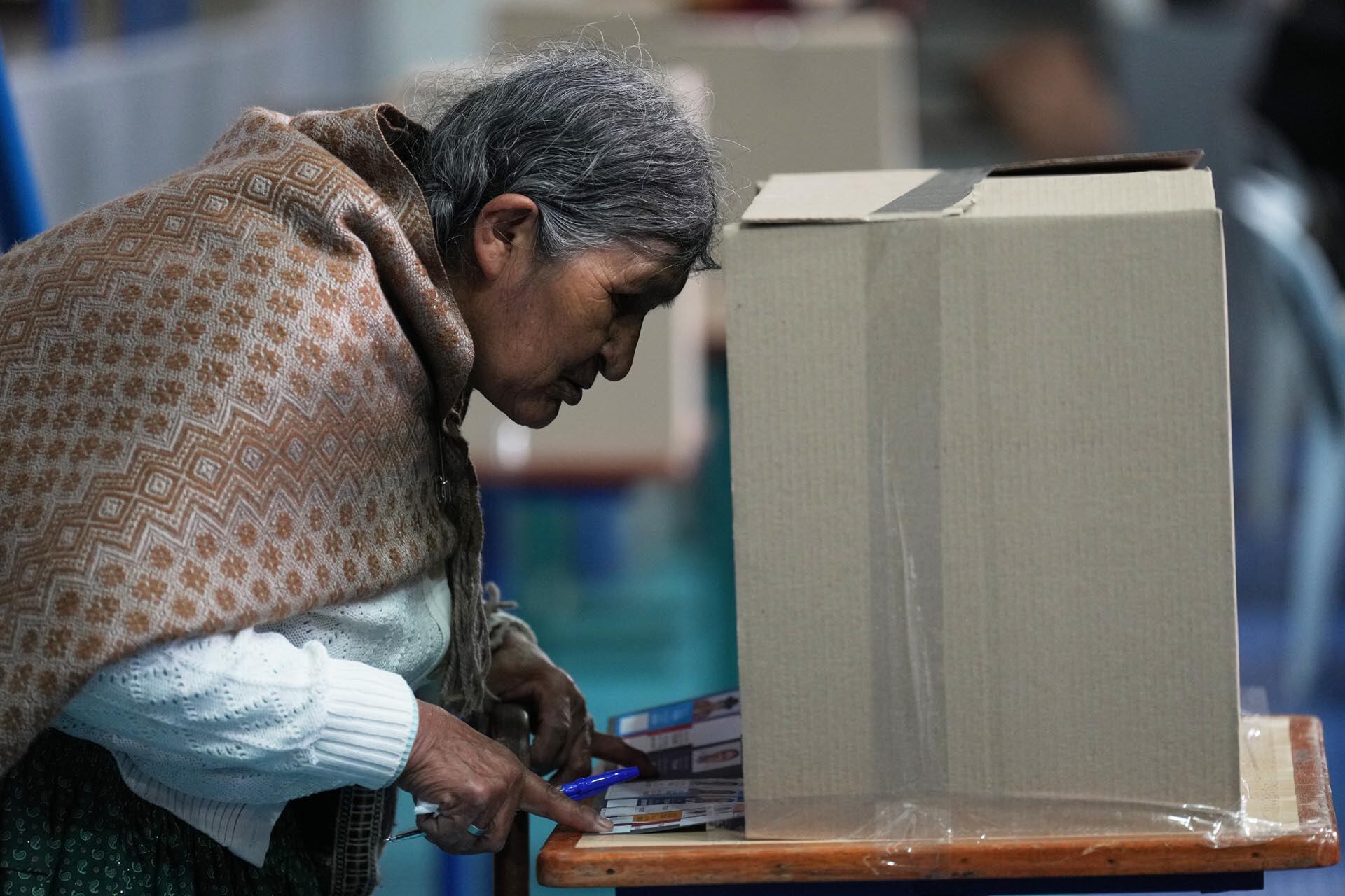 La votación presidencial será este domingo 19 y los bolivianos deberán elegir entre la aliaza Libre y el Partido Demócrata Cristiano (Associated Press/Natacha Pisarenko)