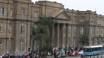 Interno condenado por robo agravado escapa del hospital Arzobispo Loayza, según informó el INPE