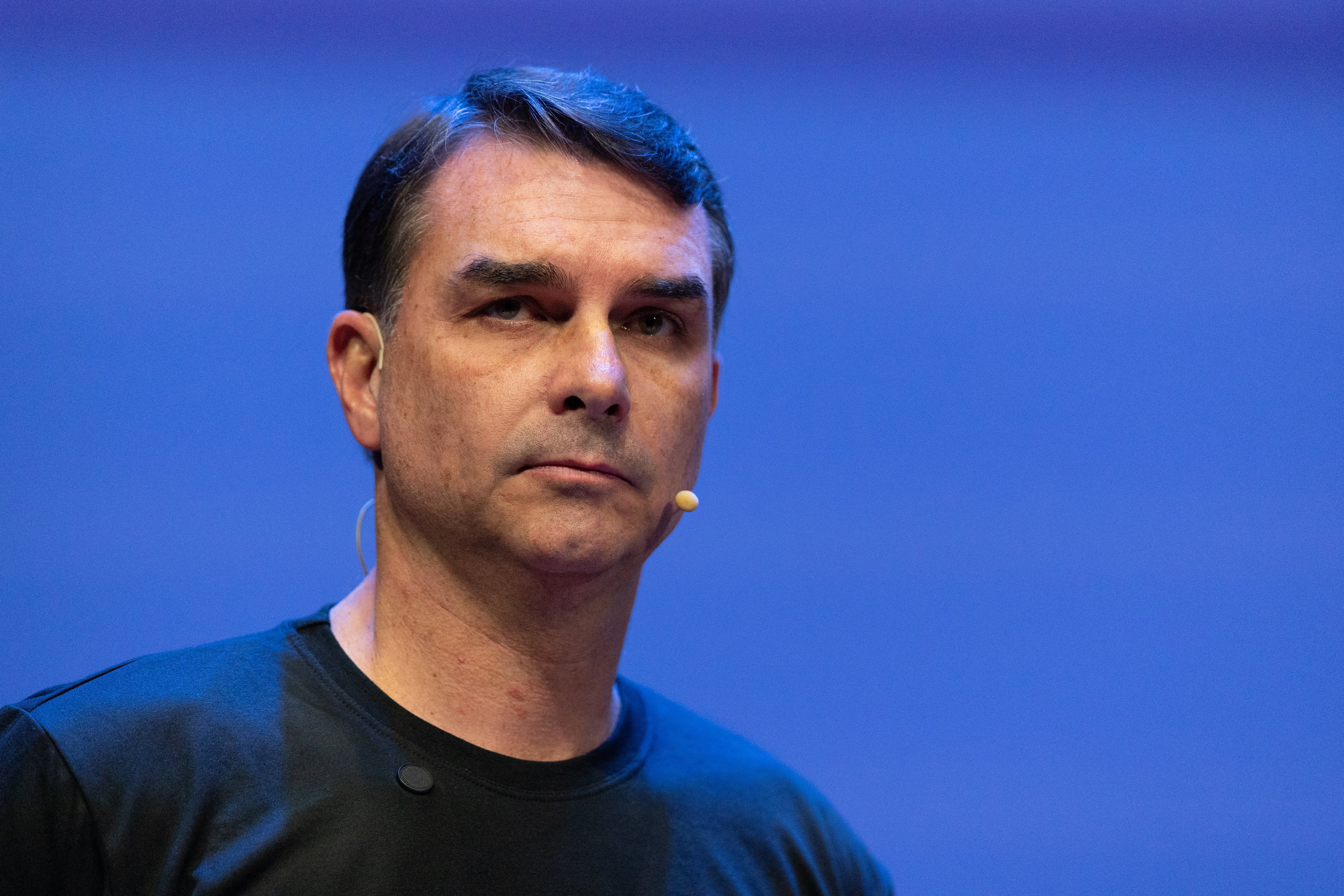 Flávio Bolsonaro cuestionó las urnas electrónicas de Brasil de cara a las elecciones presidenciales