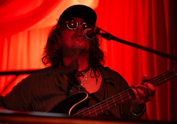 Zorro Quintiero y Fernando Samalea ensayan junto a la banda para su show por los 30 años del unplugged de Charly García