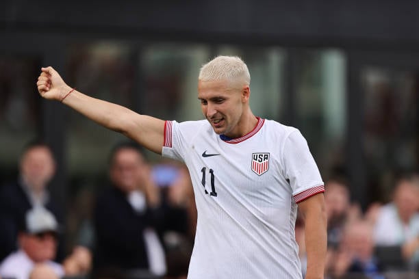 El punta celebra con la casaca de la selección de Estados Unidos
