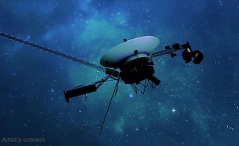 En 1986, la Voyager 2 detectó cinturones de radiación intensos en Urano, que desafiaron la comprensión de los científicos sobre el magnetismo planetario. (NASA/JPL-CALTECH)