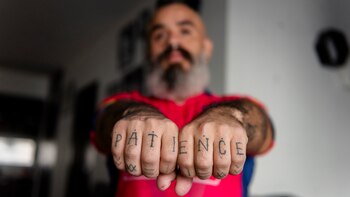 "Paciencia", dice otro de sus