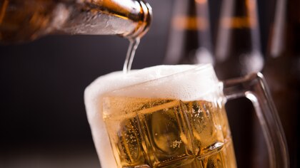 Cuánto podrías pagar de multa por beber alcohol en la vía pública en CDMX