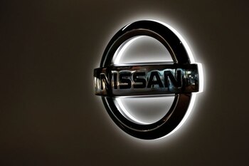 FOTO DE ARCHIVO: El logo de Nissan Motor se muestra en su sede en Yokohama, Japón, el 13 de febrero de 2020. REUTERS/Kim Kyung-Hoon/File Photo